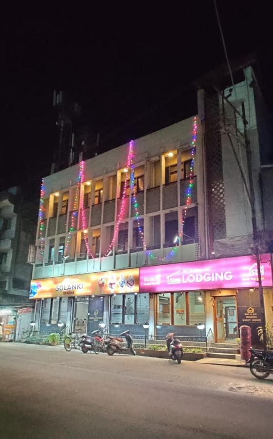 Solanki Guest House Kolhapur Bagian luar foto
