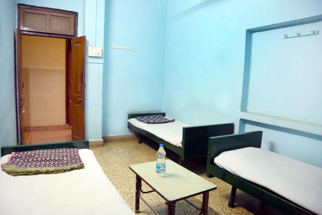 Solanki Guest House Kolhapur Bagian luar foto