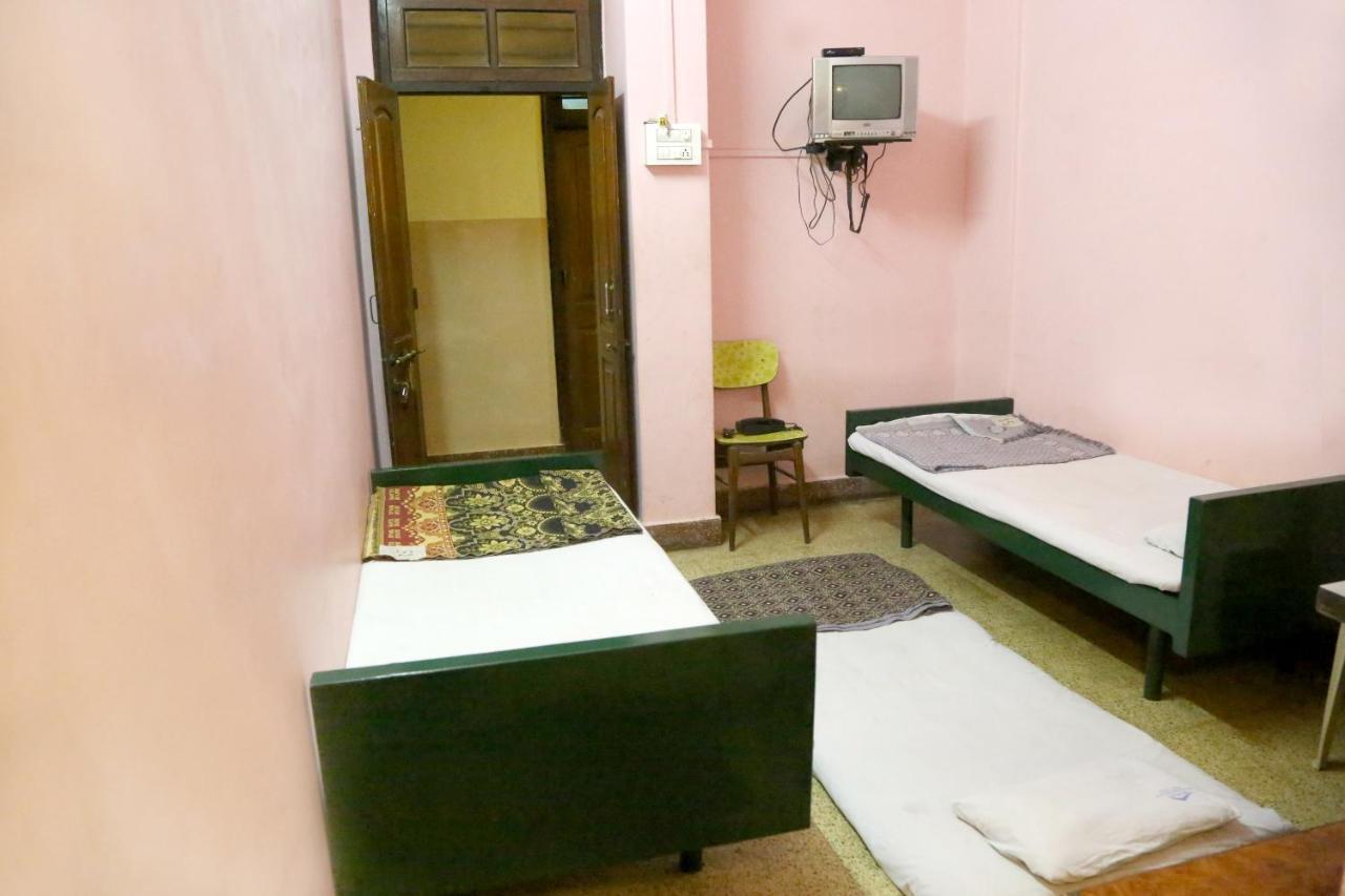 Solanki Guest House Kolhapur Bagian luar foto