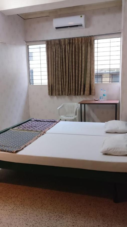 Solanki Guest House Kolhapur Bagian luar foto